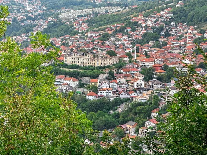 The spirit of the Winter Olympics | Hike along the bobsleigh track - Key Points