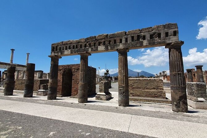 the splendour of Pompeii ruins with pompeii guide - Discovering Pompeii Archaeological Park
