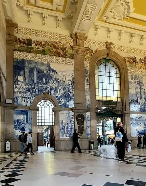 The story of Porto behind its tiles - Logistics and Meeting Point