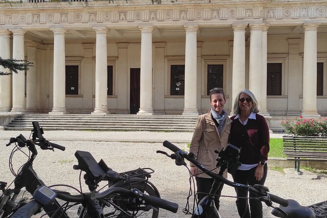The story of Vicenza: Guided Half-Day E-Bike sightseeing Tour - The Iconic Villa La Rotonda: Palladio’s Masterpiece