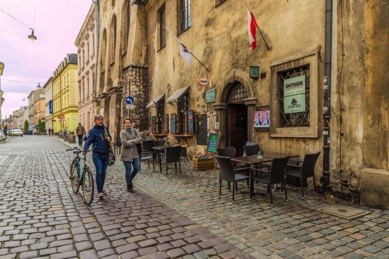 The streets of Krakow's Kazimierz then and now - guided tour - Architectural Symbols and Their Hidden Meanings