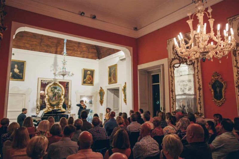 The Three Tenors in Sorrento: Opera Arias, Naples and Songs - Key Points