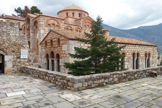 The Top Delphi Greece Private Tour - Exploring Arachova: Parnassus Charming Village