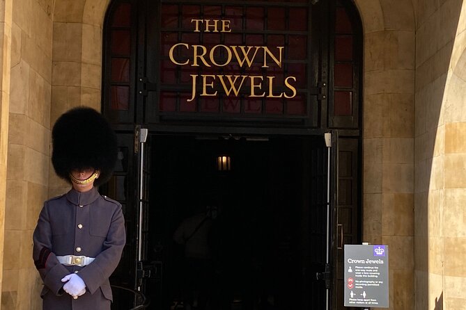 The Tower of London - Small Group Tour with a Local Expert - The Experience of the Crown Jewels and Royal Regalia