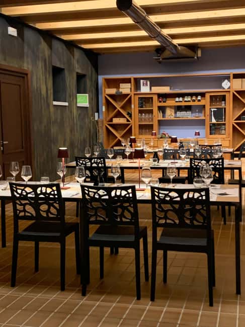 THE TRADITIONS OF VALPOLICELLA: WINE, EVO OIL, AND HONEY TASTING - Multilingual Guidance and Accessibility