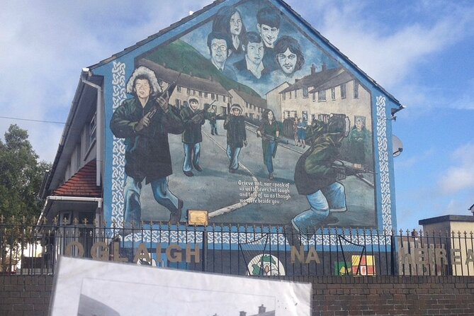 The Troubles and iconic award winning taxi 2hr private cab tour - Who Should Consider Booking This Tour?