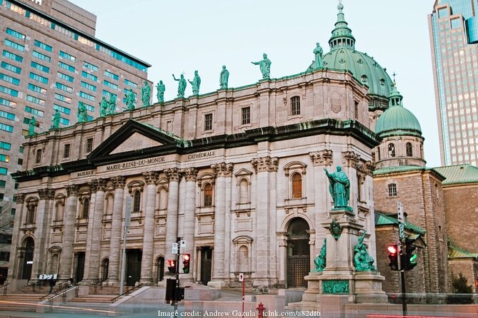 The Underground Network of RÉSO Montréal: Private 2.5-hour Tour - Admiring the Dazzling Exterior of Fairmont Queen Elizabeth Hotel