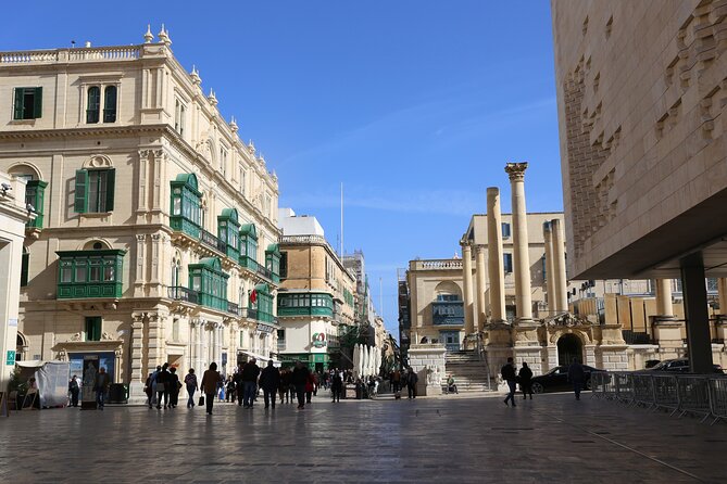 The Valletta Street Food and Culture Walking Tour - Guide Expertise and Tour Atmosphere