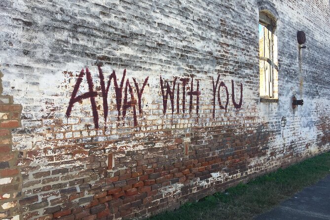 The Walking Dead: Private Film Locations Tour of Senoia - Exclusive Access and Memorabilia Opportunities