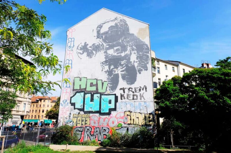 The Walls of Berlin: Street Art Tour with an Artist - Discovering Murals and Hidden Street Art Gems