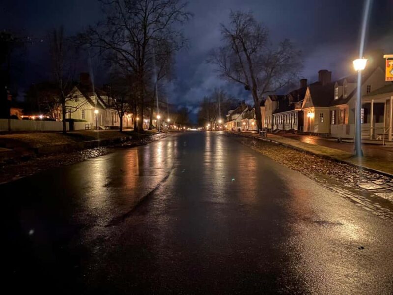 The Williamsburg Spirits of Christmas Past Ghost Tour - Starting Point at 101 S Henry St