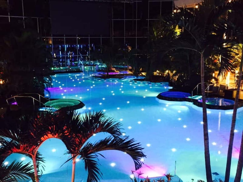 Therme:Spa Day at the biggest oasis of RelaxationBucharest - Comfortable Transfers in Premium Vehicles with English Speakers