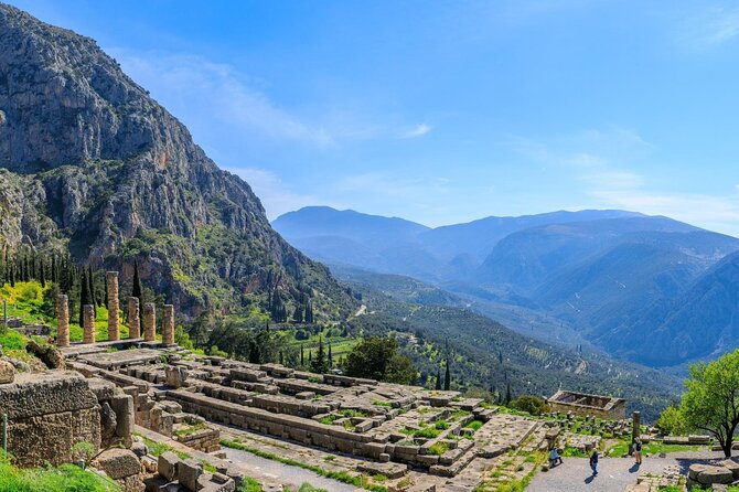 Thermopylae and Delphi Private Full-Day Tour from Athens - Lunch Break at a Traditional Greek Taverna