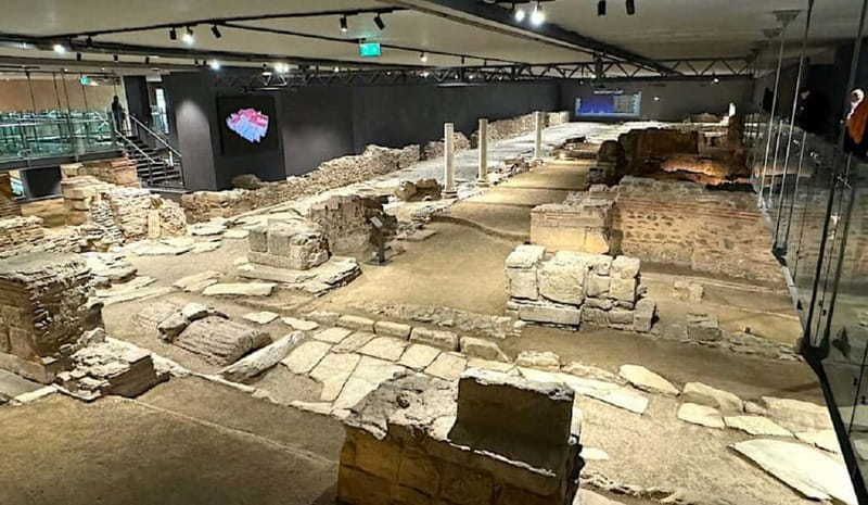 Thessaloniki: Capture the Moments - The Alexander the Great Monument and Artistic Waterfront Installations