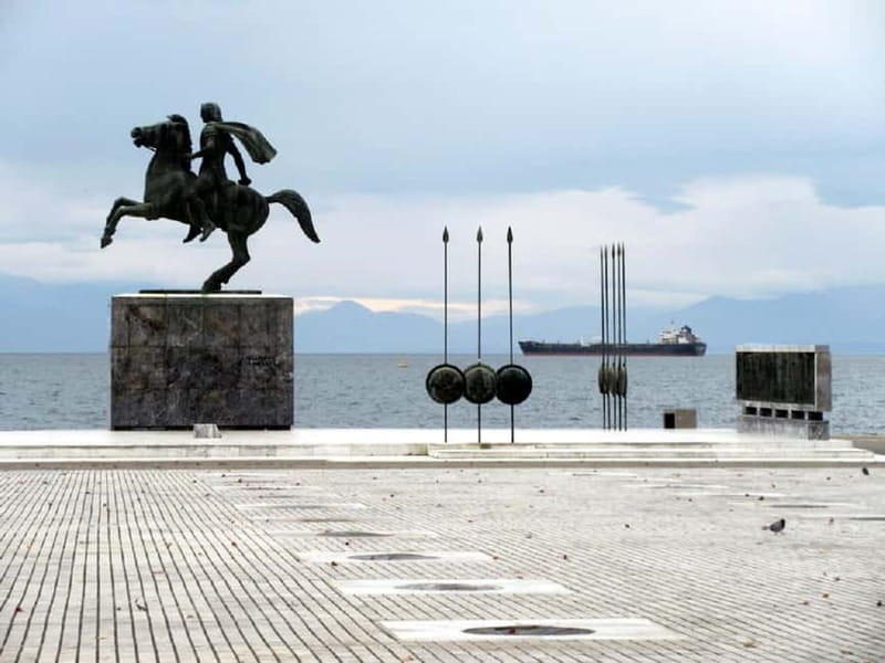 Thessaloniki: Capture the Moments - Leisure Time in Aristotelous Square