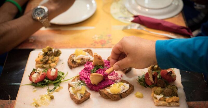 Thessaloniki: Food and Walking Tour with Tastings - Sampling Thessaloniki’s Signature Street Food