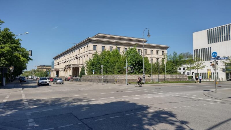 Third Reich: Art, Cult and Ideology behind the tragedy - Visiting the Künstlerhaus am Lenbachplatz and Wittelsbacher Brunnen