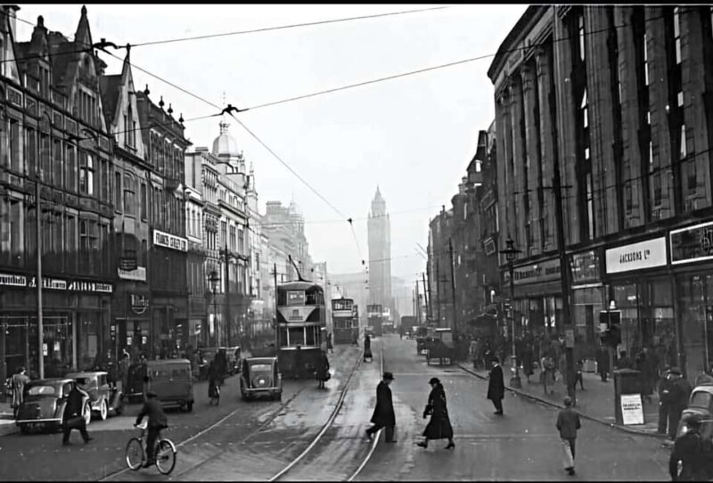 This is Belfast Walking Tours - Meet Stevie at The Big Fish by the River Lagan