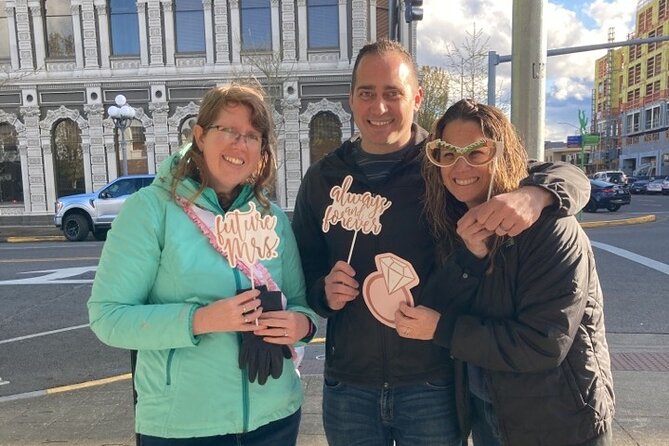 Thrilling Downtown Scavenger Hunt Game in Milwaukee - Key Points