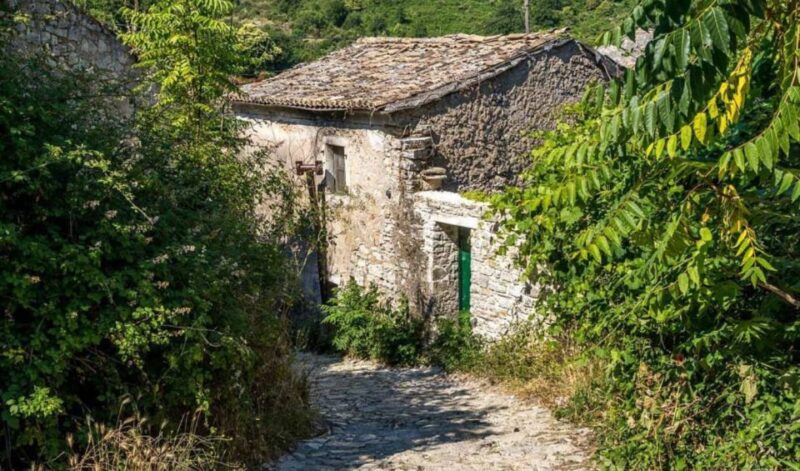 Through the Lens of Crete: Knossos, Legends, and Local Life - Celebrating Crete with a Traditional Feast in Argyroupolis