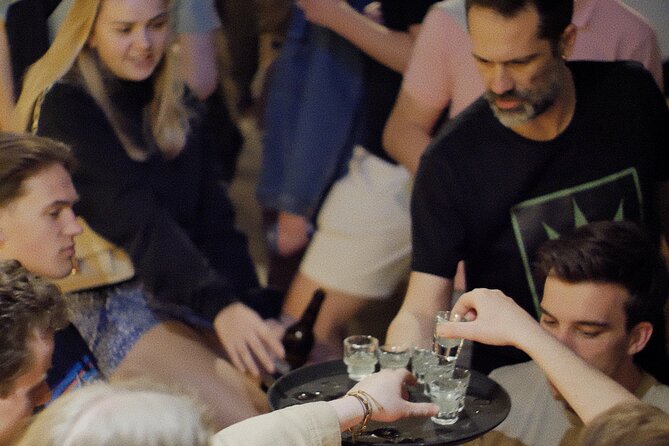 Thursday & Friday Night Pub Crawl for Professionals in Athens - Key Points