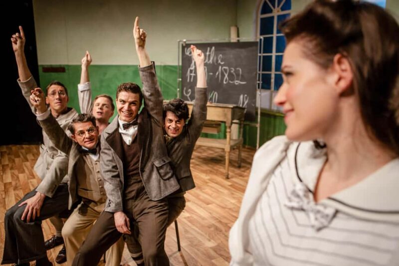 Ticket for the comedy "Die Feuerzangenbowle" at the COMÖDIE Dresden - Practical Details for a Smooth Visit