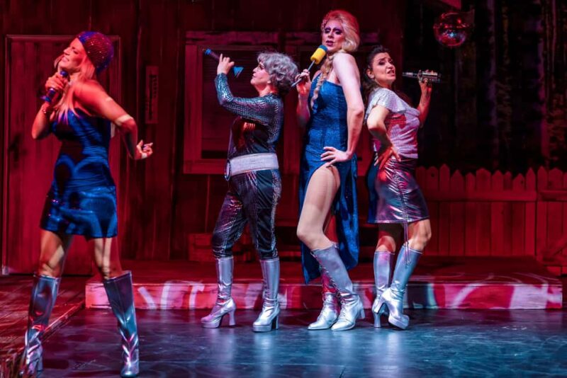 Ticket for the musical comedy "Alter Schwede!" at the COMÖDIE Dresden - Accessibility and Language Considerations