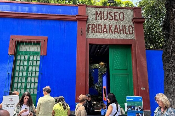 Tickets to Frida Kahlo Museum 2025 and traditional drink - Discover the Highlights of the Frida Kahlo Museum Tour in Mexico City