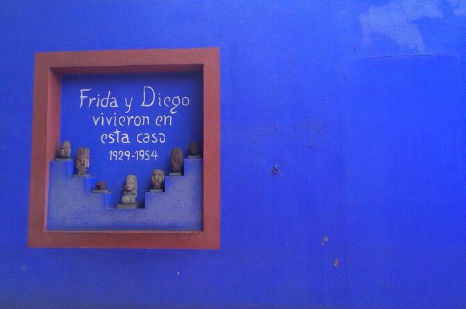 Tickets to Frida Kahlo Museum 2025 and traditional drink - Visiting Frida Kahlos House at La Casa Azul