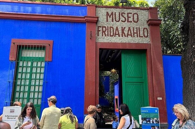 Tickets to Frida Kahlo Museum 2025 and traditional drink - Refreshments: Traditional Regional Drink and Bread
