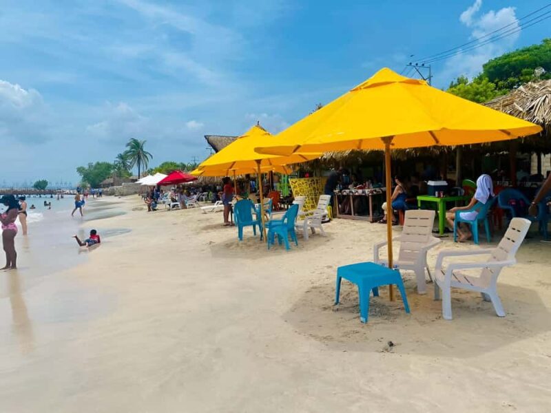 Tierra bomba: Typical beachday to Punta Arena! - Water Activities and Extra Options on Tierra Bomba