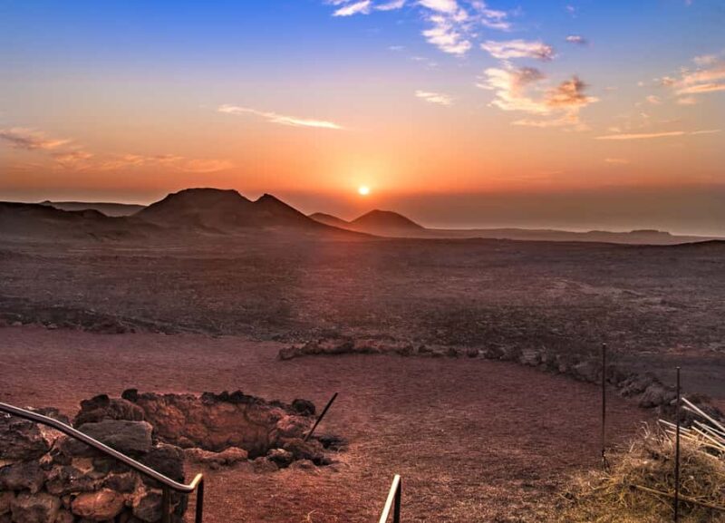 Timanfaya National Park: Evening Tour with Volcano Dinner - Reviews and What Makes This Tour Stand Out