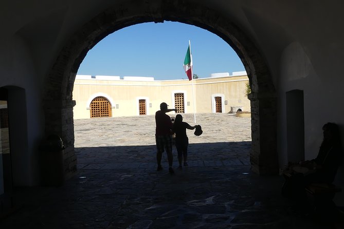 Time Travel Acapulco A Lively Cultural Journey & Market Adventure - Spectacle at La Quebrada Cliff Divers