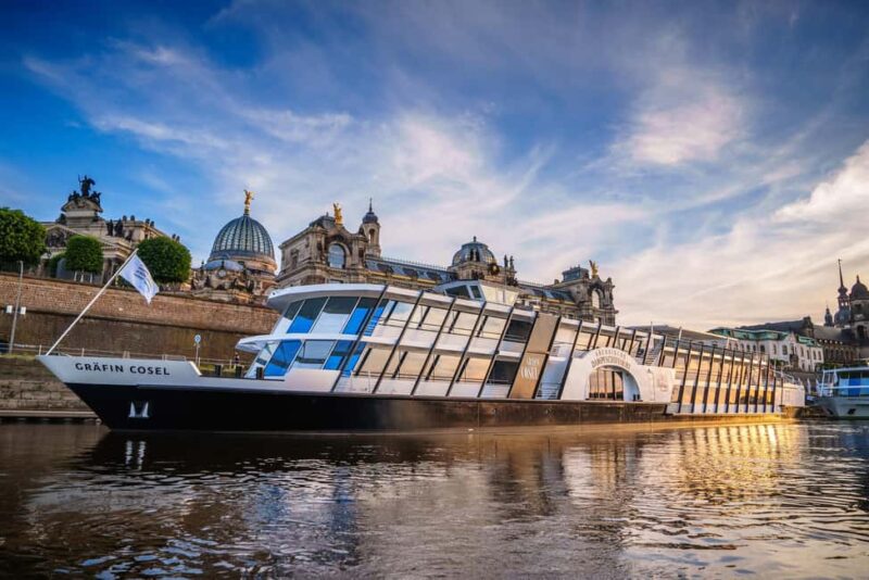 Time travel on the Elbe in Dresden - History of steamboat travel - Explore the Steamboat Journey on the MS "August der Starke" in Dresden