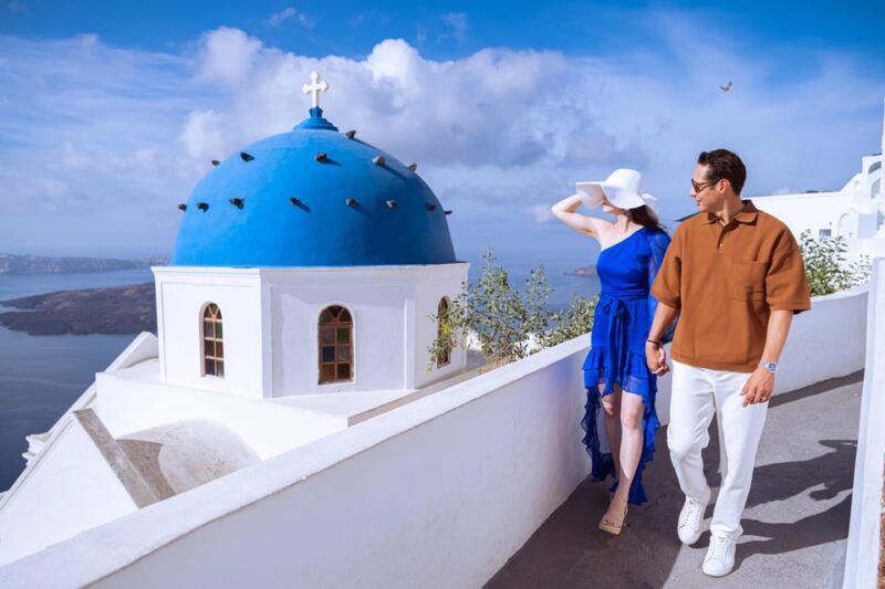 Timeless Memories: Your Exclusive Santorini Photo Session - The Magic of Santorini’s Streets and Blue Domes