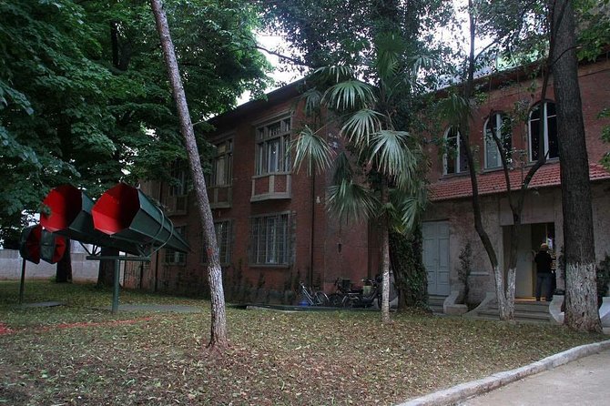 Tirana by locals - The Practicalities: Meeting Point, Group Size, and Tour Logistics