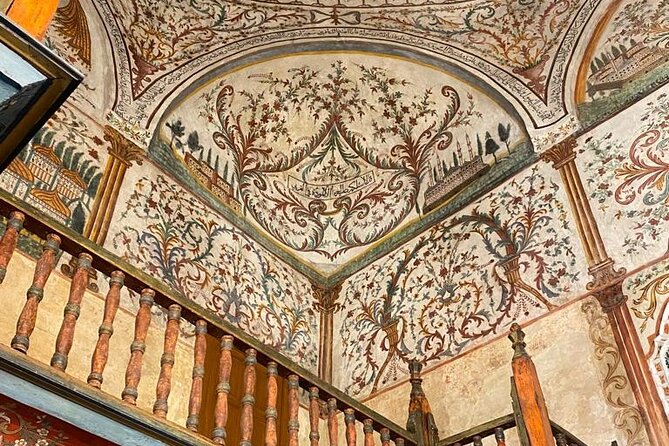 Tirana Express Walking Tour - Essential of the Albanian Capital - Strolling Along Deshmoret E Kombit Boulevard