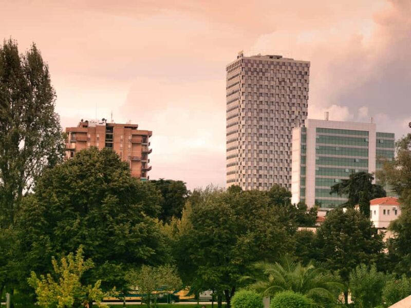 Tirana: Guided Bike Tour with Food and Drink Tastings - Key Points