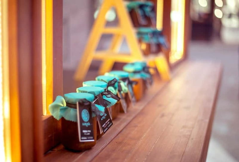 Tirana: Guided Walking Tour Breakfast & Lunch Included - Exploring the Lively New Bazaar in Tirana