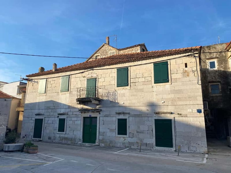 Tisno: Tour of the town with churches and palaces - Visiting Tisno’s Historic Churches and Religious Sites