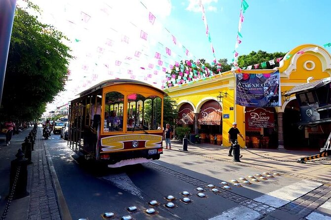 TLAQUEPAQUENSE DAY, Tram + Workshops + Gastronomy - Religious Heritage and Museums