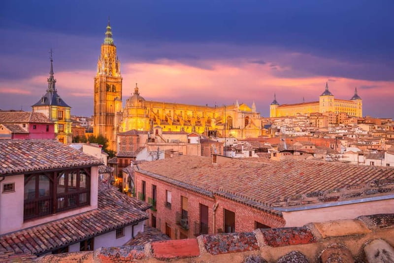 Toledo: A Night and Touristic Tour Through Cinema - Key Points