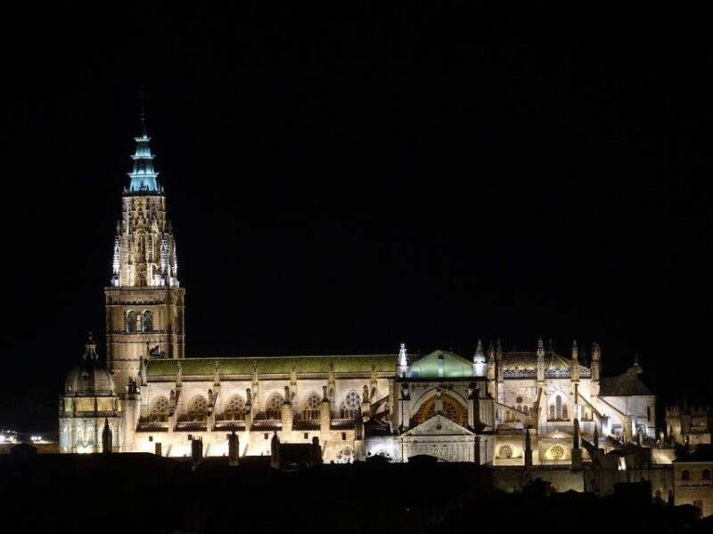 Toledo: Cathedral Tour with a Local Guide - Meeting at the City Hall Square with Your Guide