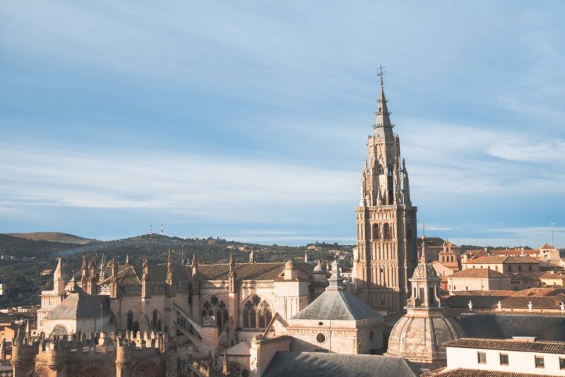 Toledo: Cathedral Tour with a Local Guide - The Role of the Guides: Knowledgeable and Engaging