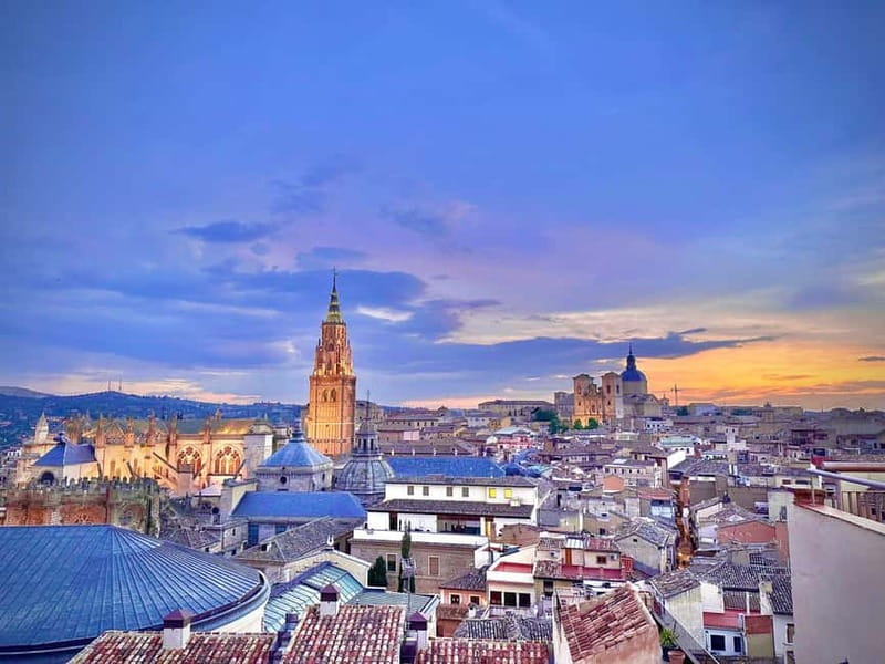 Toledo Mágico, the original night tour: mystery, curiosities, and secrets. - Key Points
