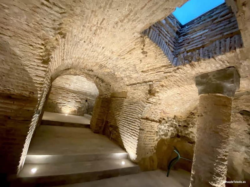 Toledo Mágico, the original night tour: mystery, curiosities, and secrets. - What’s Included in the Experience