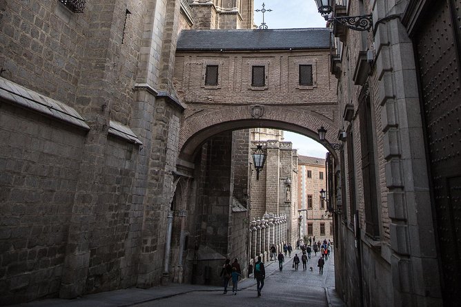 Toledo Monumental Tour with Tourist Bracelet - Discovering Santa María La Blanca Synagogue
