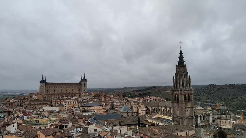 Toledo: Private Walking Tour with 7 Monument Tickets - The Monastery of San Juan de los Reyes and Its Political Significance
