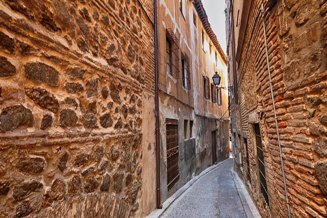 Toledo Scavenger Hunt and Highlights Self-Guided Tour - Key Points