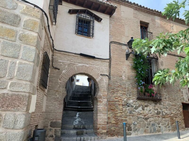 Toledo: Sepharad Jewish Quarter Walking Tour - Exploring the Authentic Atmosphere of Toledo’s Narrow Streets